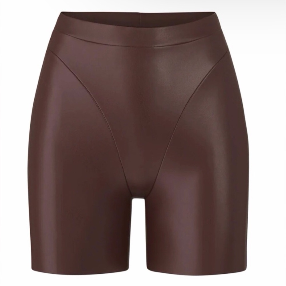 SKIMS NWT Women’s Faux Leather Biker Shorts in‎ Cocoa Size XXS